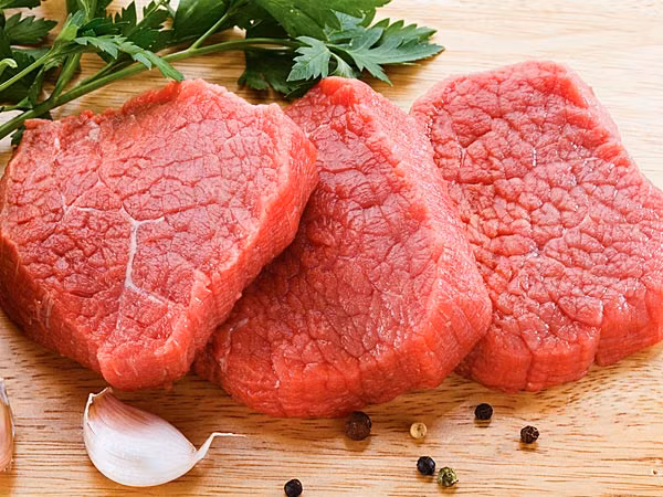 Việc ăn nhiều protein động vật có thể ảnh hưởng đến thận, dẫn đến mất canxi. Mức canxi có thể góp phần làm loãng xương. Do vậy, bạn nên ăn nhiều thực phẩm protein thực vật.