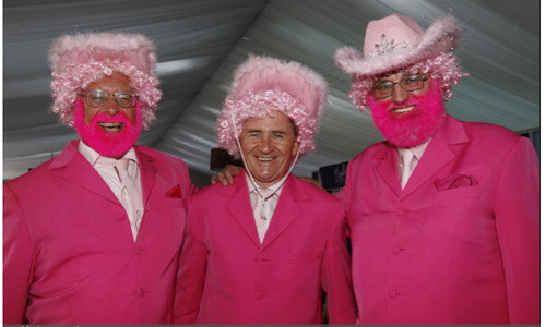 Đồng phục của các quý ông yêu màu hồng.