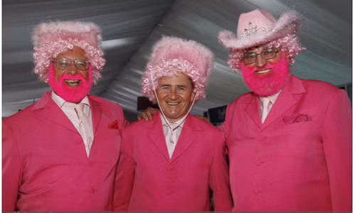 Đồng phục của các quý ông yêu màu hồng.