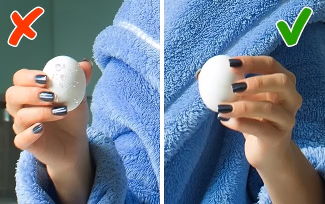 2. Trứng: Có thể nhiều người chưa biết rằng trên vỏ trứng một lớp chất đặc biệt, chất này có tác dụng bảo vệ trứng khỏi sự nhiễm bẩn của vi khuẩn. Khi rửa với nước lớp bảo vệ này sẽ bị phá vỡ, chính vì thế bạn không nên rửa mà thay vào đó là lau khô.