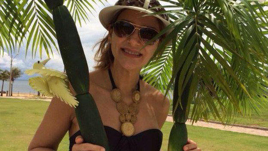 Nạn nhân là bà Lilian Calixto, 46 tuổi. Trong lúc phẫu thuật, người phụ nữ gặp vấn đề sức khỏe và được ông Furtado đưa tới bệnh viện nhưng tử vong vài giờ sau đó. Vị bác sĩ hại chết bệnh nhân cũng ngay lập tức bỏ trốn và đang bị thẩm phán ra lệnh bắt giữ.