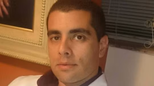 Đài BBC hôm 17/7/2018 đưa tin bác sĩ thẩm mỹ nổi tiếng ở Brazil Denis Furtado (hay gọi là bác sĩ Bumbum) đã tiến hành ca bơm mông tại nhà riêng ở bang Rio de Janeiro. Ông Furtado, 45 tuổi, là bác sĩ thẩm mỹ nổi tiếng ở Brazil, thường xuất hiện trên các chương trình truyền hình.