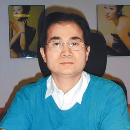 Bác sĩ Vương Lương Minh người phụ trách ca phẫu thuật của Vương Bối. Vụ việc đã xảy ra trong quá trình tại Bệnh viện Phẫu thuật thẩm mỹ Zhong'ao. Sau đó bác sĩ đã bí mật chuyển Vương Bối đến Bệnh viện số 161 Vũ Hán nhưng đã quá muộn nên không thể cứu sống ca sĩ. 