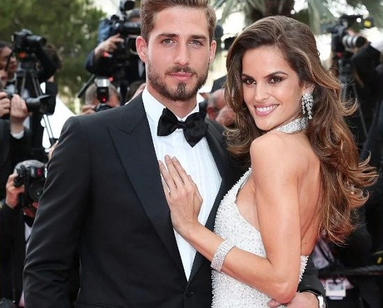 Izabel và bạn trai kém 6 tuổi ghi lại khoảnh khắc tình tứ tại thảm đỏ Cannes.