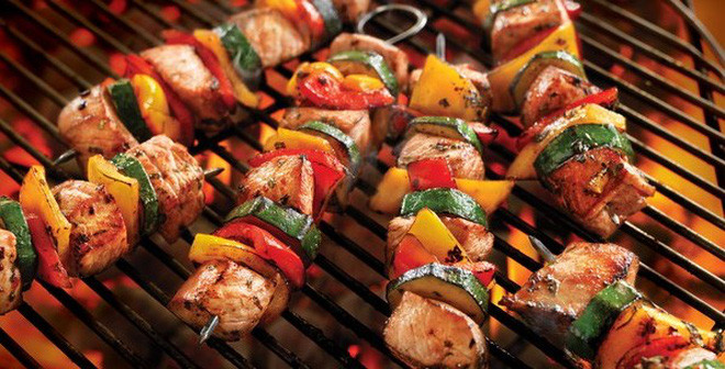  Thịt nướng Shashlik trước khi đem nướng phải được tẩm ướp bằng công thức riêng.