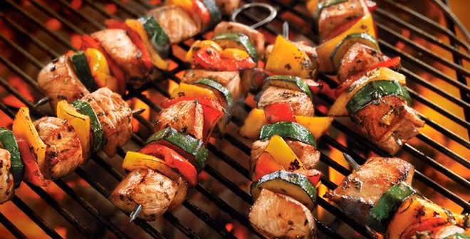  Thịt nướng Shashlik trước khi đem nướng phải được tẩm ướp bằng công thức riêng.