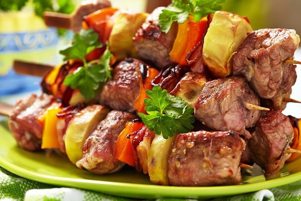 Món thịt nướng Shashlik thường được ăn nóng hay để nguội đều rất ngon.