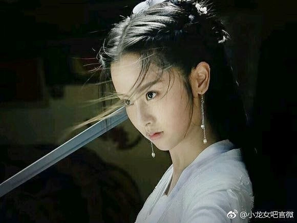 Thần điêu đại hiệp 2019 được khởi quay từ tháng 6. Thay vì mời dàn diễn viên có tiếng, ê-kíp đã lựa chọn những gương mặt mới. Đảm nhận vai nữ chính là Mao Hiểu Tuệ. Trên Lutouwang, Mao Hiểu Tuệ được ca ngợi đẹp hơn Lưu Diệc Phi.