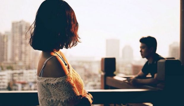 Ngày ra mắt gia đình bạn trai cũng là lúc cặp đôi phát hiện ra điều trớ trêu. Ảnh minh họa.