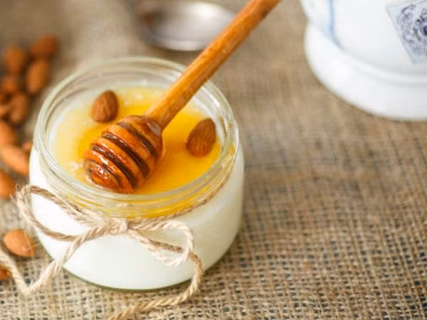 Sữa pha với cam thảo và mật ong sẽ giúp bạn thoát khỏi sự mệt mỏi khi bạn mắc chứng suy nhược cơ. Uống 2 lần trong một ngày.