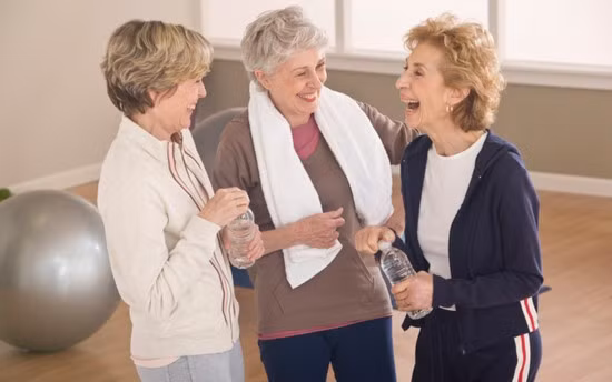 Những người hay cười nhiều đều có huyết áp thấp hơn người bình thường. Khi mọi người cười, huyết áp tăng lúc đầu nhưng sau đó giảm xuống mức dưới mức bình thường. Nguồn ảnh:Wonderlist.