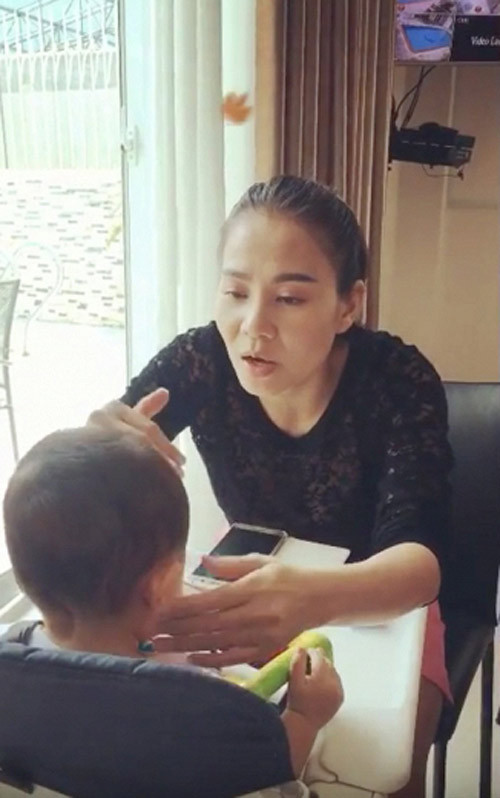 Mỗi khi con không ăn là Thu Minh gặp stress, "điên" nguyên một ngày.