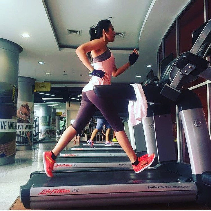 Thực hiện sai các bài tập: Nếu chỉ luyện tập tập trung vào phần bụng là hoàn toàn sai lầm bởi phần bụng giống như một kho tích trữ năng lượng cho cả cơ thể. Vì vậy muốn đốt cháy toàn bộ mỡ bụng thì phải thực hiện các bài tập tác động đến toàn bộ cơ thể.