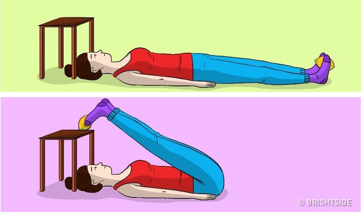 Tập thể dục để tăng khả năng làm việc của bộ não: Chuẩn bị một quả chanh và ghế. Nằm ngửa và đặt chiếc ghế sau đầu. Giữ chanh giữa bàn chân, sau đó nhấc chân đặt chanh lên ghế. Đặt chân xuống rồi lại nhấc lên và lấy chanh từ ghế, trở lại vị trí ban đầu.