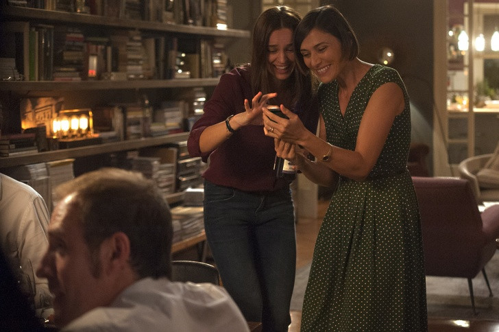 Hãy tích cực kết bạn và chờ xem kết quả bất ngờ. Các nghiên cứu đã chứng minh rằng mối quan hệ thân thiện với con người có thể giúp giảm tốc độ lão hóa rất lớn.