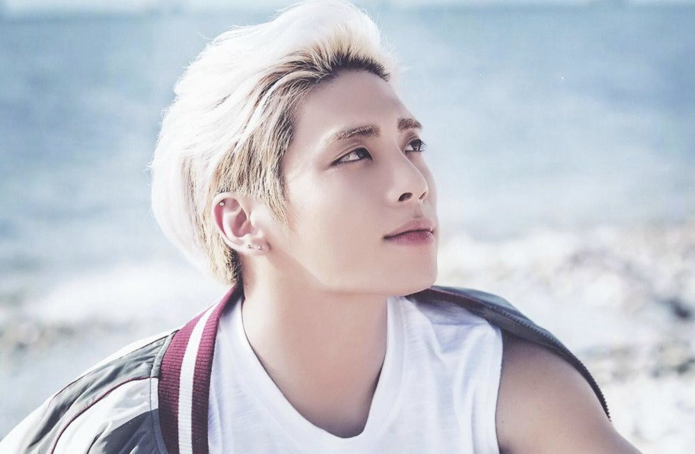 Mẹ của nam ca sĩ quá cố SHINee Jonghyun thành lập quỹ Shiny Foundation với mục đích hỗ trợ và an ủi những người trẻ đang phải đối mặt với căn bệnh trầm cảm.