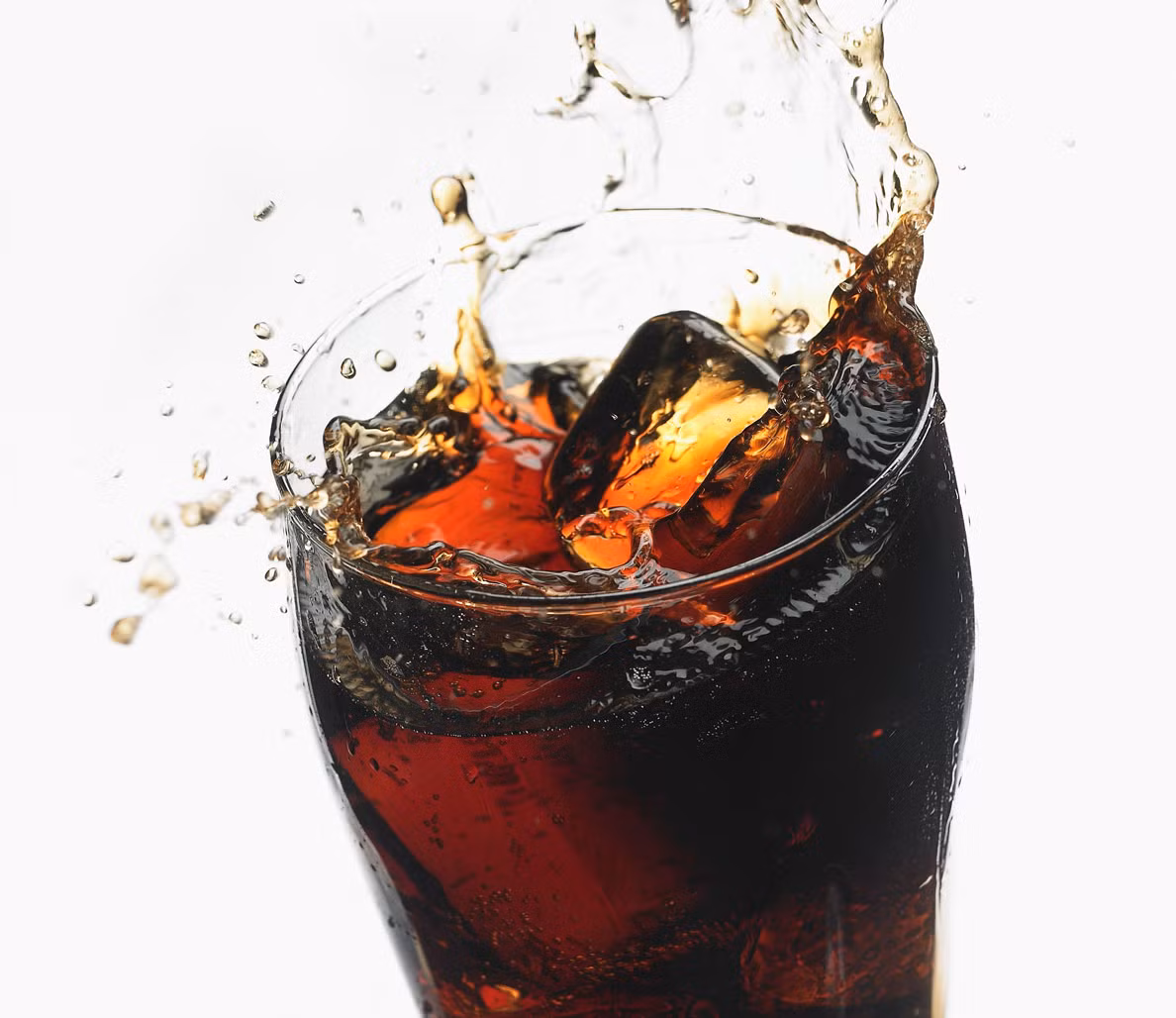 Chất CO2 trong nước ngọt có ga khiến bà bầu có cảm giác đầy bụng, khó chịu. Hơn nữa, loại nước uống này không có chất dinh dưỡng nên mẹ bầu cũng nên lưu ý hạn chế, thậm chí hoàn toàn không uống sẽ tốt hơn.