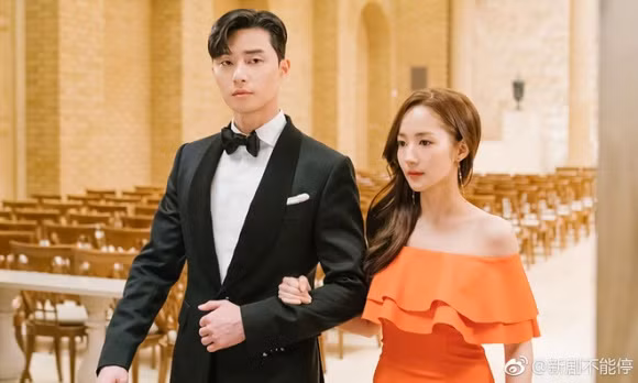 Đi dạ tiệc với anh, tôi trang điểm thật xinh đẹp để át vía cô người yêu cũ. (Ảnh minh họa).