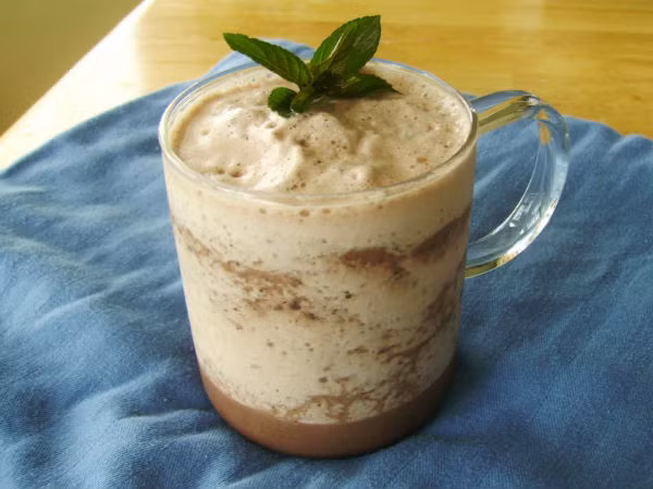 Mỗi buổi sáng, sau bữa sáng giàu chất xơ, bạn nên bổ sung whey protein thực vật để làm nhanh quá trình tan mỡ bụng. Whey protein chứa trong các loại thực phẩm khác nhau như thịt, cá, bò, gà, trứng, phô mai, đậu nành...