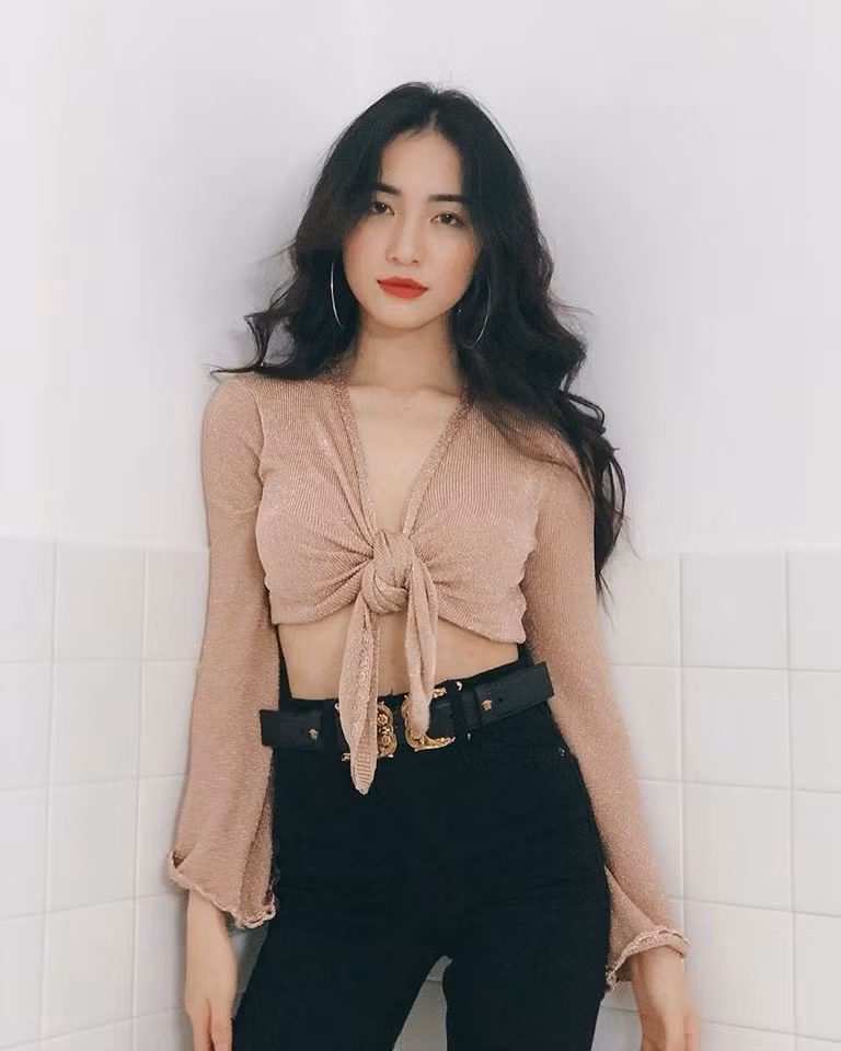 Đến khi chuyển sang thực hiện chế độ ăn uống dành cho người muốn giảm cân trên mạng internet, Hòa Minzy lại không thể tuân thủ vì tính chất công việc của nghệ sĩ phải di chuyển rất nhiều.