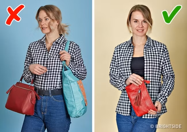 Đeo hai túi xách lớn cùng một lúc cũng là thói quen khiến bạn trông luộm thuộm hơn. Tốt nhất là bạn chỉ nên dùng một chiếc túi khi đi ra ngoài.