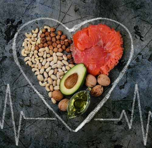 Loại carb phức tạp được tìm thấy trong rau, trái cây, ngũ cốc và các loại hạt cũng giúp bạn giảm bớt cơn thèm đồ ngọt.