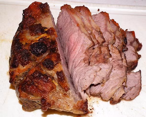 Tiến sĩ Peter J. D’Adamo đã đưa ra chế độ ăn uống dựa trên nhóm máu. Ví dụ, những người nhóm máu O nên ăn thịt nạc và hải sản, tránh sữa và gluten.