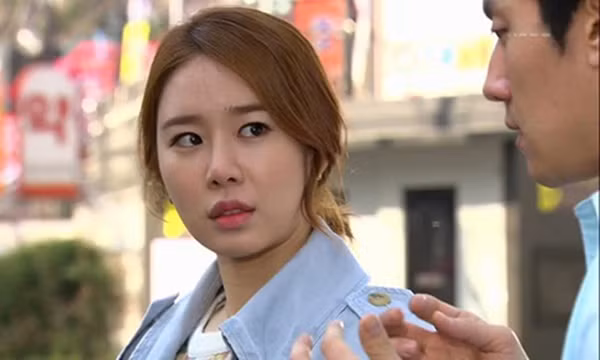 Chị lại khóc, lại van xin, không biết chị sẽ chịu đựng cuộc sống này đến khi nào - Ảnh minh họa.