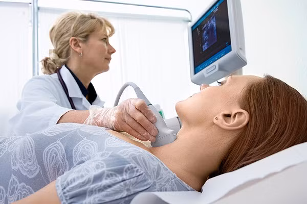 Ở phụ nữ mang thai, thiếu i-ốt có thể dẫn đến sảy thai, thai chết lưu, đẻ non.