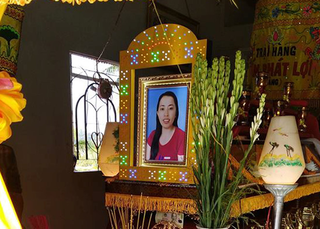 Đám tang chị Em. Ảnh: Tân Tân.