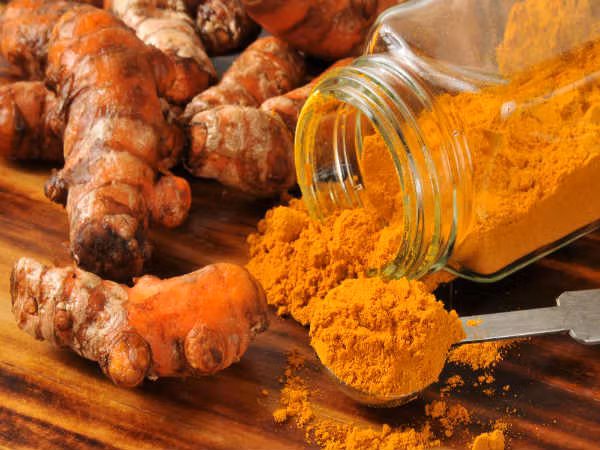 Nghệ chứa chất curcumin làm giảm viêm gây ra sự cứng động mạch. Do đó, bột nghệ có tác dụng mạnh mẽ trong việc ngừa bệnh tim.
