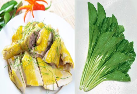 Theo Đông y thịt gà vốn cam (ngọt) ôn (ấm) mà rau cải lại cam hàn nên khi phối hợp với nhau cơ thể sẽ sinh nhiệt hay hàn nhiệt giao tranh mà sinh ra bệnh lỵ và gây tổn thương khí huyết. Ảnh: Internet.