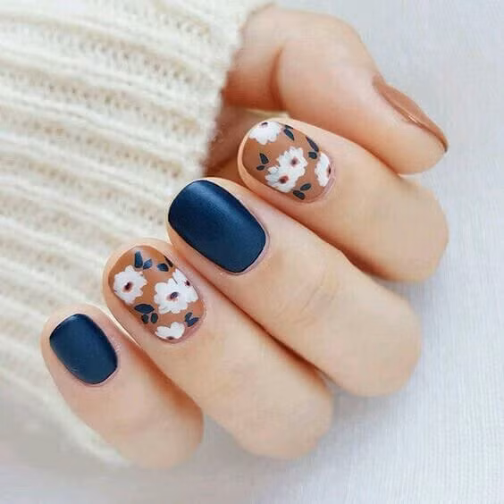 Họa tiết hoa lá luôn là lựa chọn tuyệt vời của chị em trong những ngày đầu năm.