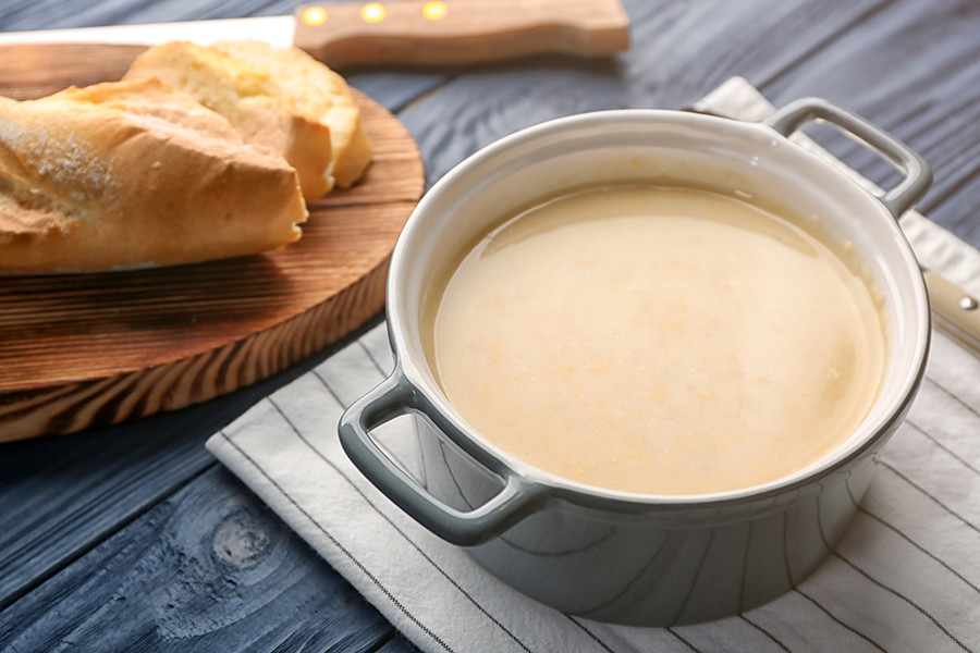 Súp phô mai: Trong thời kỳ Liên Xô, súp phô mai là một trong những món ăn phổ biến nhất vào bữa sáng. Món súp này được nấu từ khoai tây, rau và phô mai Druzba tan chảy.