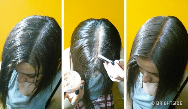 Phấn rôm: Trước khi đến phòng tập thể dục, hãy bôi một ít phấn rôm lên những nơi ra nhiều mồ hôi như nách, khuỷu tay và lòng bàn tay. Thủ thuật này sẽ giúp bạn tránh bị kích ứng.