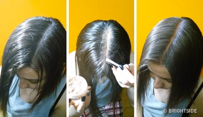 Phấn rôm: Trước khi đến phòng tập thể dục, hãy bôi một ít phấn rôm lên những nơi ra nhiều mồ hôi như nách, khuỷu tay và lòng bàn tay. Thủ thuật này sẽ giúp bạn tránh bị kích ứng.