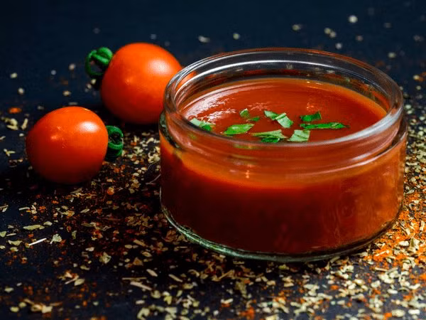 Súp cà chua giàu dinh dưỡng, khoáng chất giúp cơ thể tăng đề kháng. Vitamin C trong cà chua còn giúp đào thải chất độc, hỗ trợ quá trình tiêu hóa.