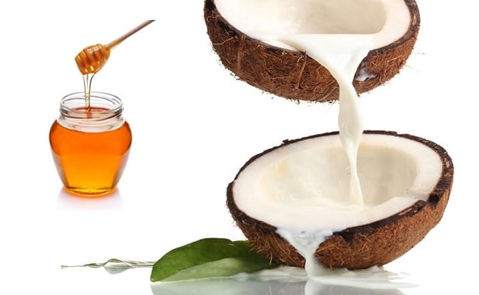 Ngăn ngừa lão hóa: Cả mật ong và nước dừa đều là hai nguyên liệu giàu chất chống oxy hóa và vitamin A, giúp bảo vệ tế bào, chống lại các gốc tự do gây hại, làm chậm quá trình lão hóa sớm.