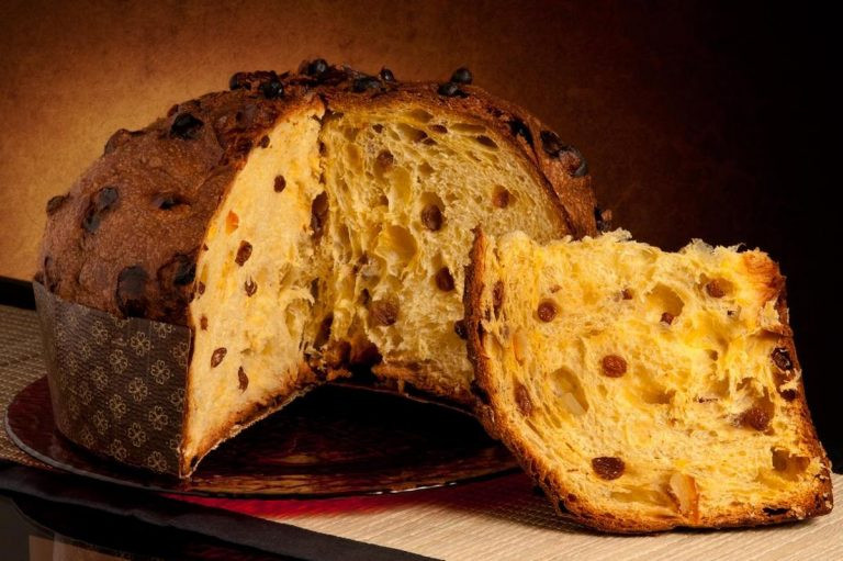 Panettone là một loại bánh mì ngọt truyền thống của Ý. Nhân của những chiếc bánh Panettone có thể được làm từ các loại kẹo dẻo trái cây hay nho khô.