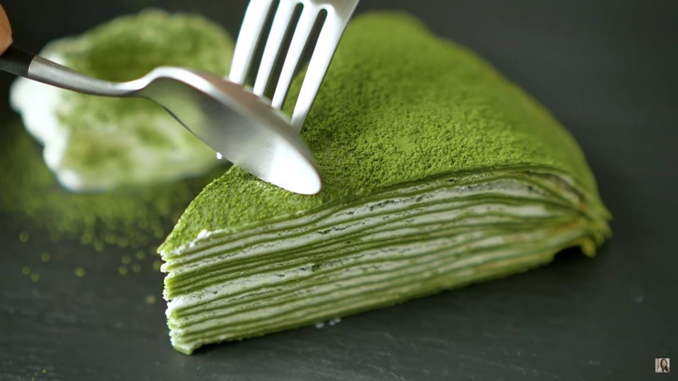 Bánh Crepe (bánh kếp) vị trà xanh của Nhật Bản.
