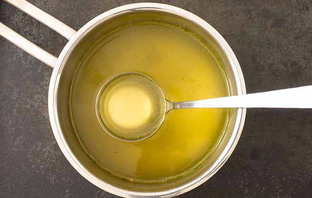 5. Nước dùng: Tiêu chảy có thể nhanh chóng dẫn đến mất nước, đó là lý do cần bổ sung nước càng nhiều càng tốt. Trong nước dùng có thêm nhiều chất dinh dưỡng mà nước lọc thông thường không có.