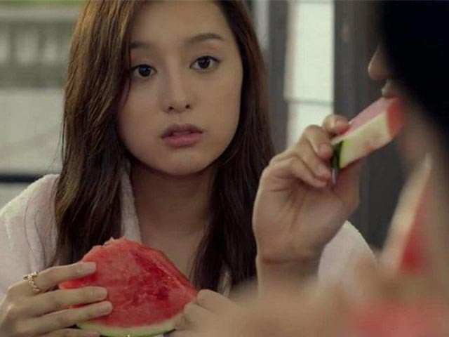 Hai hung loat cau hoi me chong, chi chong tra tan co dau tre dem tan hon