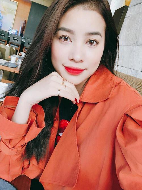 Nhờ có 4 cách đơn giản trên, hoa hậu quốc dân luôn xinh đẹp và rạng ngời.