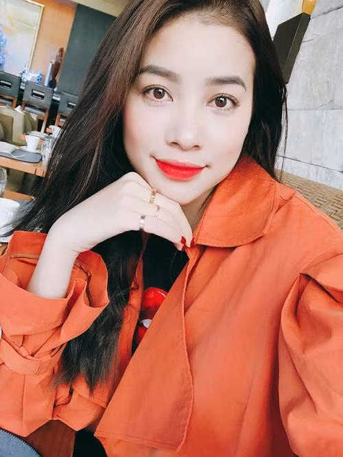 Nhờ có 4 cách đơn giản trên, hoa hậu quốc dân luôn xinh đẹp và rạng ngời.