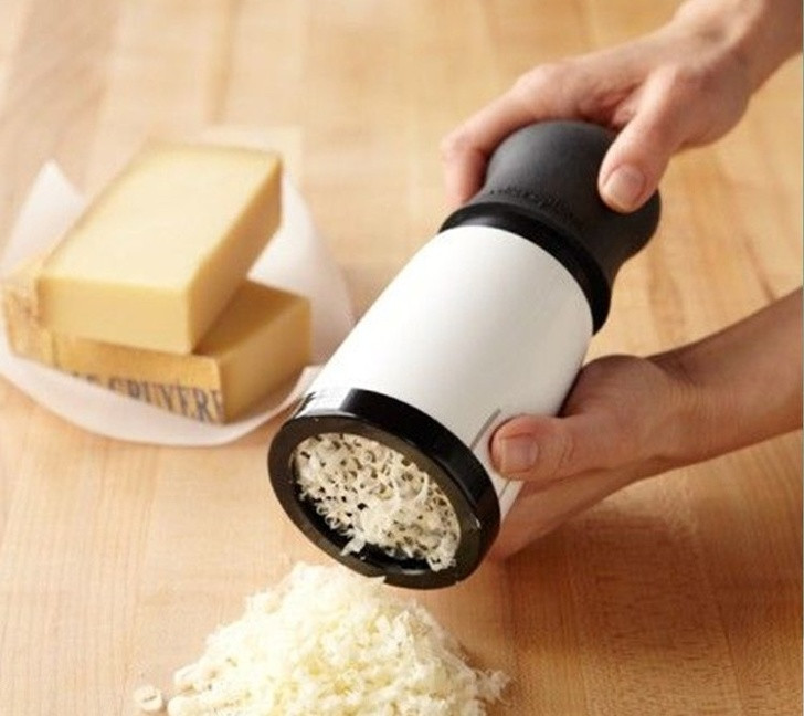 Dụng cụ xay socola và phô mai.