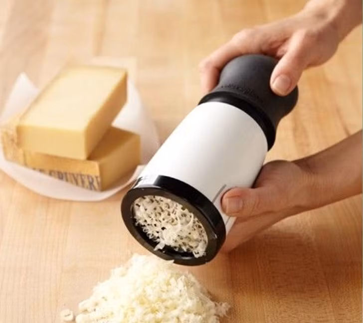 Dụng cụ xay socola và phô mai.