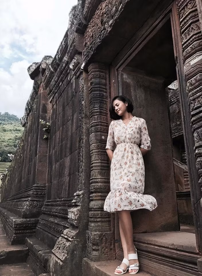 Gu thời trang đời thường của Thu Quỳnh có phần dịu dàng và nữ tính hơn nhiều.