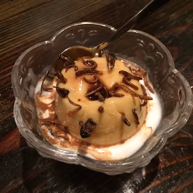 Thêm món kem sâu kinh dị.