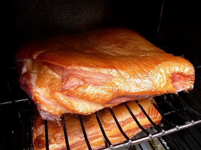 Khi công việc quá bận rộn, bạn thường chế biến thức ăn sẵn cho cả tuần vào ngày Chủ nhật. Tuy nhiên, bạn không cần nấu trước món thịt xông khói. Bạn chỉ cần nướng vài lát thịt trong lò vi sóng khoảng 10-15 giây mỗi buổi sáng là đã có một bữa ăn ngon miệng.