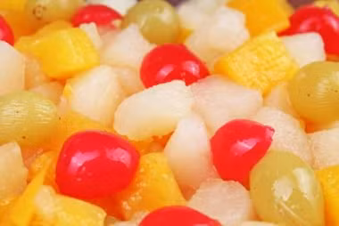 Thạch chứa nhiều hương vị tổng hợp được làm từ các chất tạo màu, chất ngọt, nếu ăn lâu dài có thể ảnh hưởng đến gan, gây tổn hại chức năng giải độc của thận.